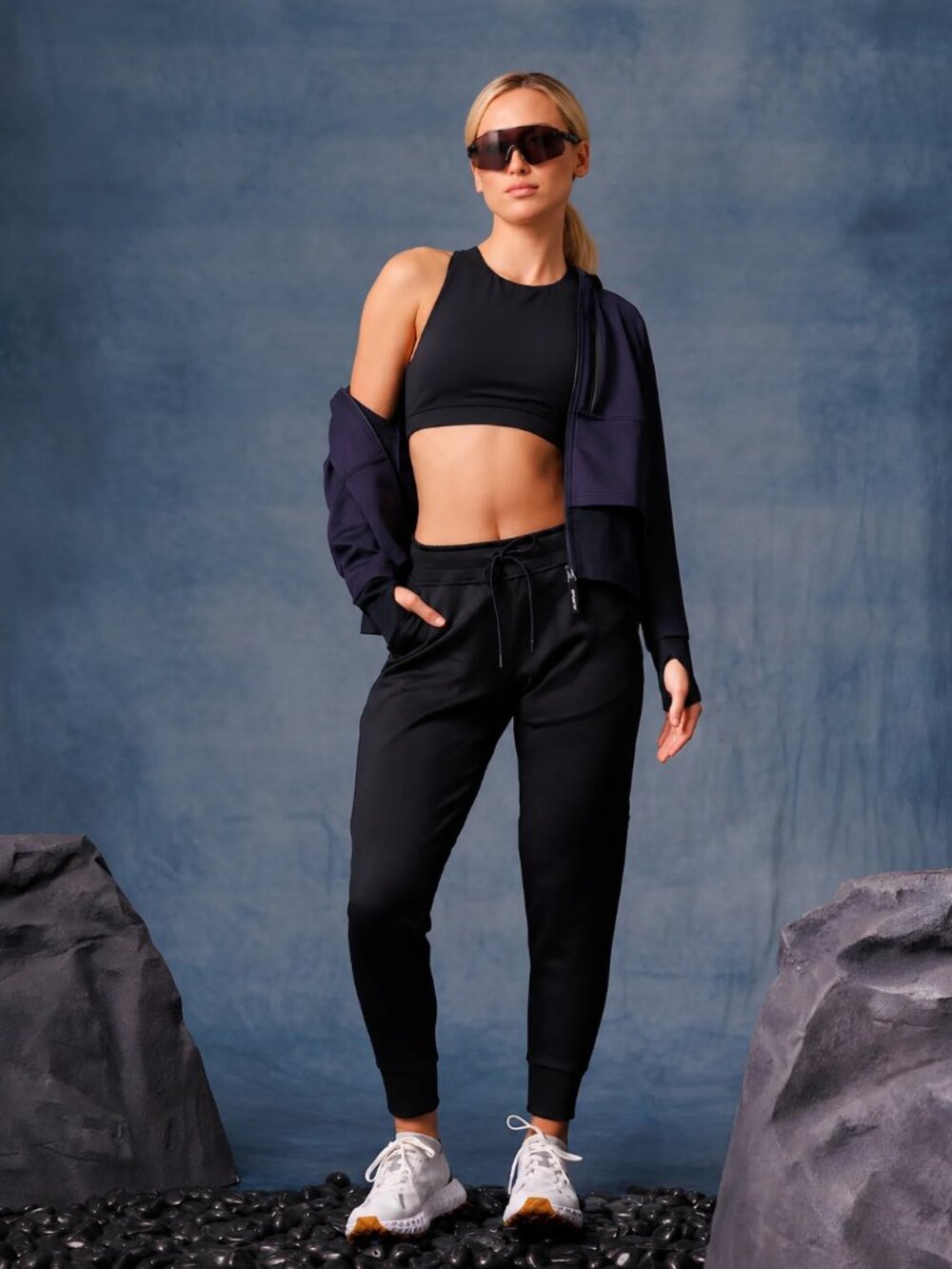 NWT Endeavor Train Mid-Rise Jogger Black Medium Cooling Performance Workout